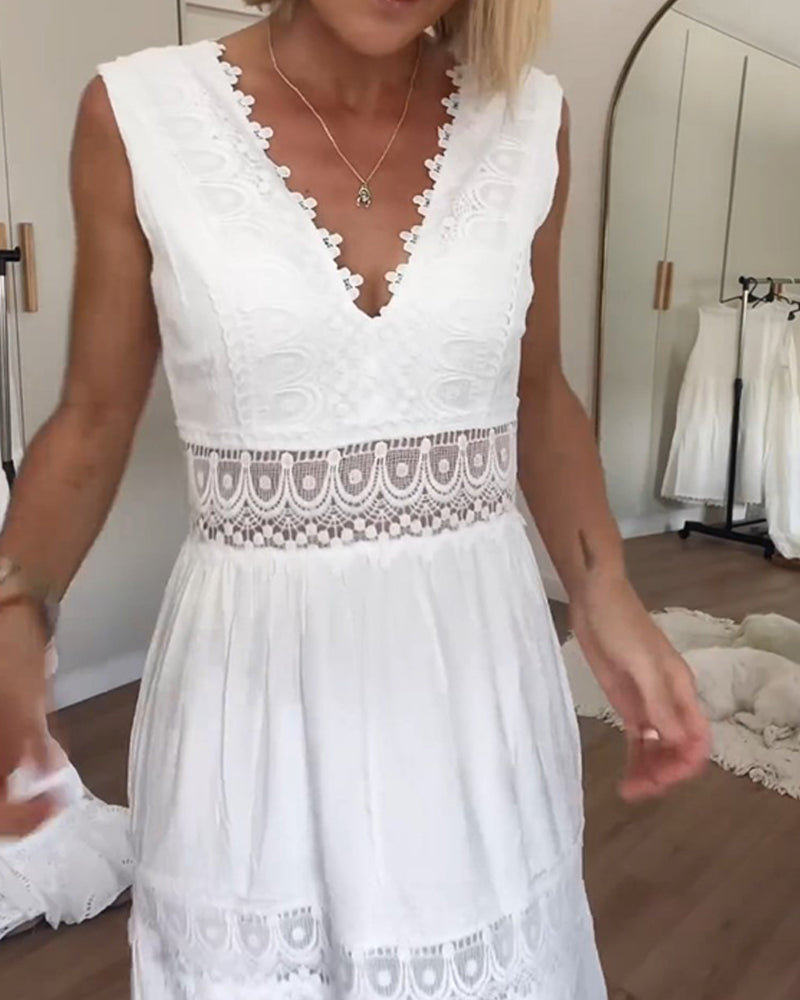 Serena | Chic Lace V-Neck Dress