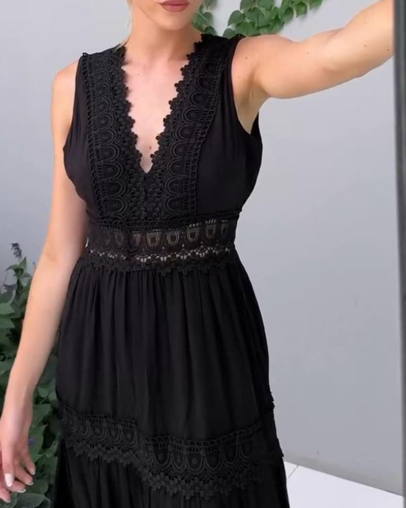 Serena | Chic Lace V-Neck Dress