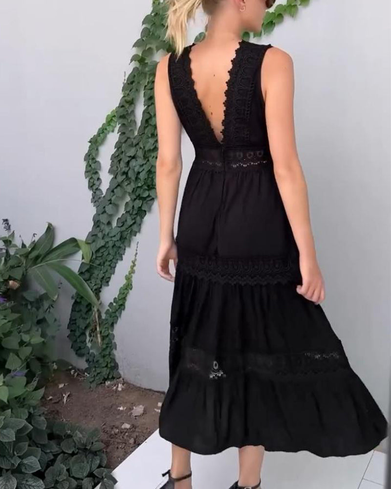 Serena | Chic Lace V-Neck Dress